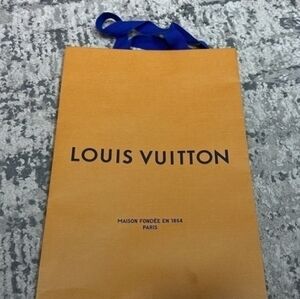 Gift Shopping Bag Authentic Medium Size ,Many Louis Vuttion Items Available